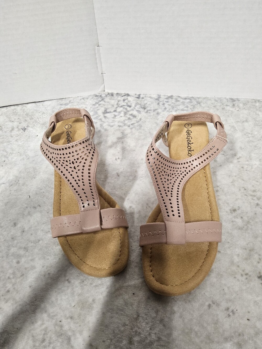 NWOT Gegekoko size 7 wedge Sandals pinkish beige